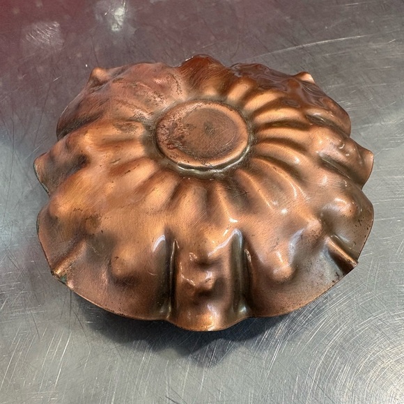 VINTAGE GREGORIAN COPPER CANDLE HOLDER 4 x 4 x 1  1/2 INCHES CANDLESTICK DECOR - Picture 5 of 5